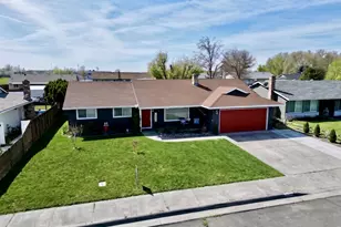 825 W Division Ave, Hermiston, OR 97838 - Photo 2