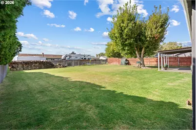 825 W Division Ave, Hermiston, OR 97838 - Photo 6