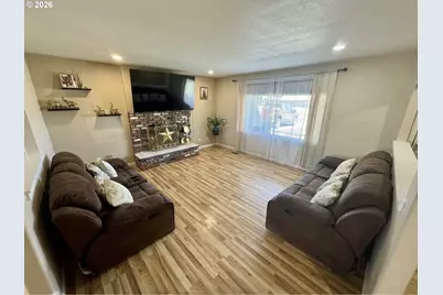 825 W Division Ave, Hermiston, OR 97838 - Photo 4