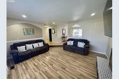 825 W Division Ave, Hermiston, OR 97838 - Photo 6