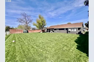 825 W Division Ave, Hermiston, OR 97838 - Photo 18