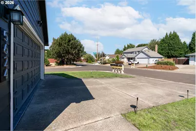 5624 NE Farmcrest St, Hillsboro, OR 97124 - Photo 40