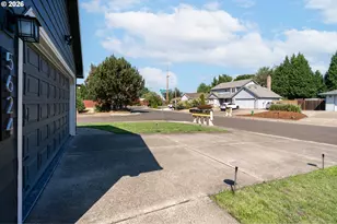 5624 NE Farmcrest St, Hillsboro, OR 97124 - Photo 40