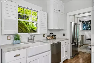2352 SW Market Street Dr, Portland, OR 97201 - Photo 18