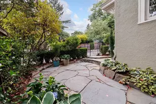 2352 SW Market St Dr, Portland, OR 97201 - Photo 6