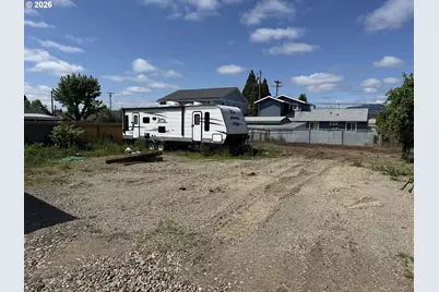 550 19th St, Springfield, OR 97477 - Photo 8