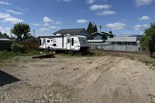550 19th St, Springfield, OR 97477 - Photo 8