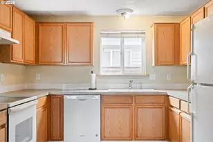 9339 SE Madison St, Portland, OR 97216 - Photo 4
