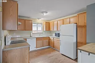 9339 SE Madison St, Portland, OR 97216 - Photo 24