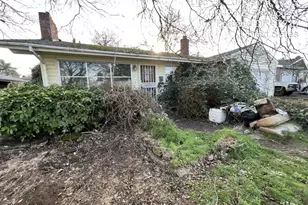 11942 NE Siskiyou St, Portland, OR 97220 - Photo 2