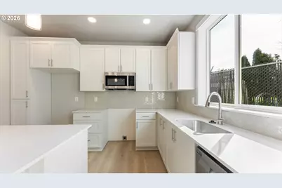 9410 N St. Louis Ave, Portland, OR 97203 - Photo 8