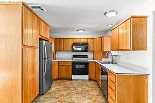 2248 La Canada Dr, Roseburg, OR 97470 - Photo 6