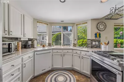 15725 SW Oakhill Ln, Portland, OR 97224 - Photo 14