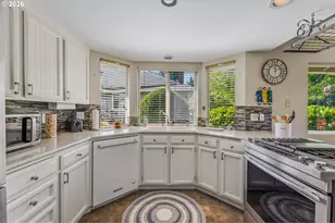15725 SW Oakhill Ln, Portland, OR 97224 - Photo 14