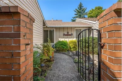 15725 SW Oakhill Ln, Portland, OR 97224 - Photo 2