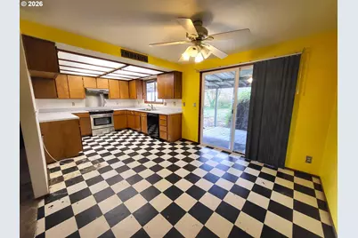 4498 Marcum Ln, Eugene, OR 97402 - Photo 6