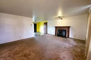 4498 Marcum Ln, Eugene, OR 97402 - Photo 2