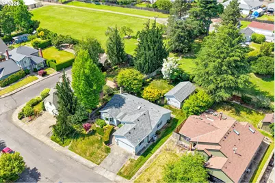 12439 SE Ashley St, Clackamas, OR 97015 - Photo 2
