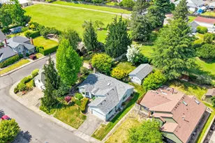 12439 SE Ashley St, Clackamas, OR 97015 - Photo 2