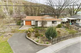 1427 Wilkenson St, Milton-Freewater, OR 97862 - Photo 1