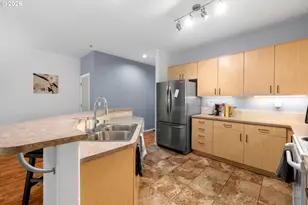 1518 SE Oak St, Hillsboro, OR 97123 - Photo 2