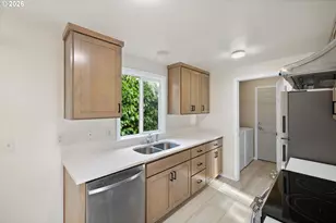 9218 SE Lincoln St, Portland, OR 97216 - Photo 12