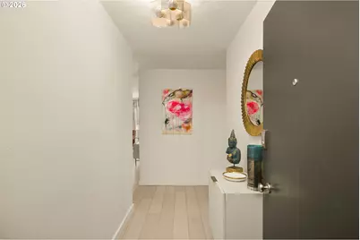 200 Burnham Rd #402, Lake Oswego, OR 97034 - Photo 2