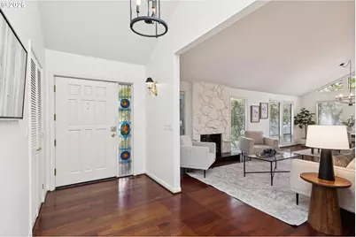 7050 SW Chapel Ln, Portland, OR 97223 - Photo 6