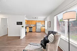 8833 N Syracuse St, Portland, OR 97203 - Photo 4