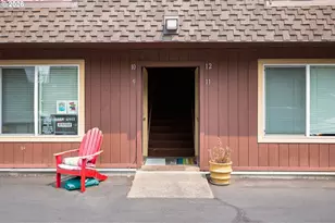 8833 N Syracuse St, Portland, OR 97203 - Photo 2