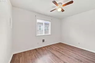 8833 N Syracuse St, Portland, OR 97203 - Photo 10