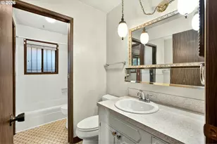 16735 NE Glisan St, Portland, OR 97230 - Photo 12