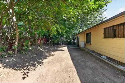 16735 NE Glisan St, Portland, OR 97230 - Photo 38