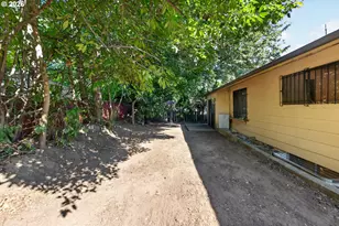 16735 NE Glisan St, Portland, OR 97230 - Photo 38