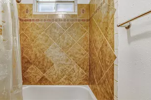 18801 NE Clackamas St, Portland, OR 97230 - Photo 22