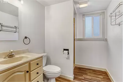 18801 NE Clackamas St, Portland, OR 97230 - Photo 24