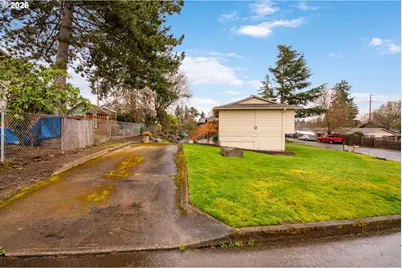 17670 SE Emerald Dr, Milwaukie, OR 97267 - Photo 24
