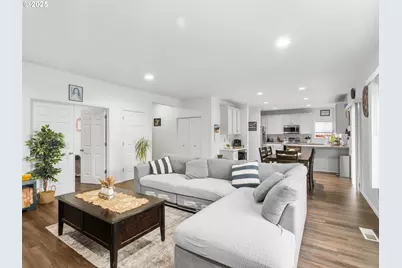 1241 Dahlia St, Woodburn, OR 97071 - Photo 4