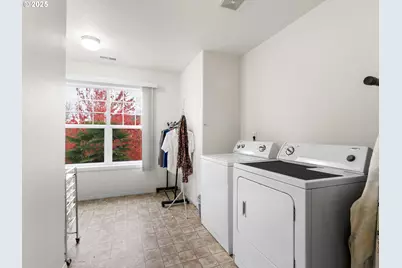 1241 Dahlia St, Woodburn, OR 97071 - Photo 20