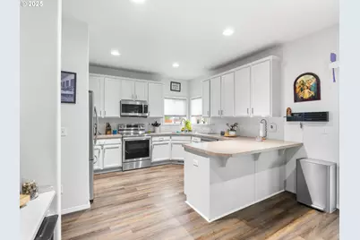 1241 Dahlia St, Woodburn, OR 97071 - Photo 8