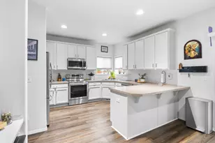 1241 Dahlia St, Woodburn, OR 97071 - Photo 8