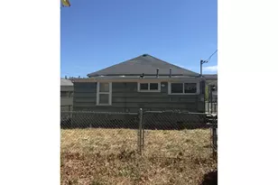 1466 SE Pine St, Roseburg, OR 97470 - Photo 2