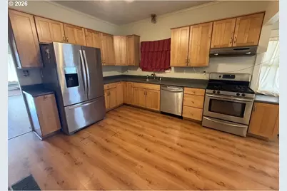 1466 SE Pine St, Roseburg, OR 97470 - Photo 4