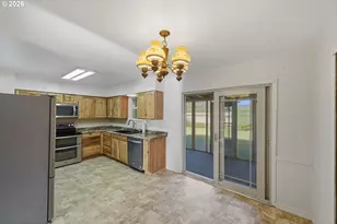 1707 Hayes St, North Bend, OR 97459 - Photo 8