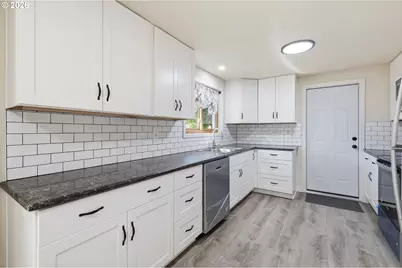 1390 Buck St, Eugene, OR 97402 - Photo 8