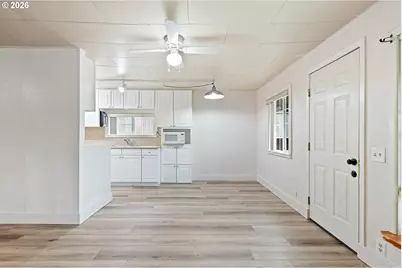 1718 NW Crouch St, Roseburg, OR 97471 - Photo 10