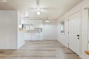 1718 NW Crouch St, Roseburg, OR 97471 - Photo 10