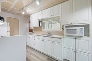 1718 NW Crouch St, Roseburg, OR 97471 - Photo 12