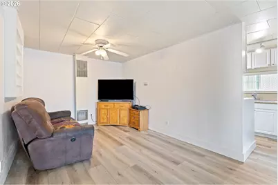 1718 NW Crouch St, Roseburg, OR 97471 - Photo 6