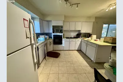 4230 SW Hewett Blvd, Portland, OR 97221 - Photo 8